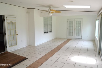 CURRENTLY UNDER CONTRACT, SELLER WILL CONSIDER BACKUP OFFERS on Holiday Golf Club in Florida - for sale on GolfHomes.com, golf home, golf lot