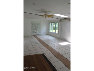 CURRENTLY UNDER CONTRACT, SELLER WILL CONSIDER BACKUP OFFERS on Holiday Golf Club in Florida - for sale on GolfHomes.com, golf home, golf lot