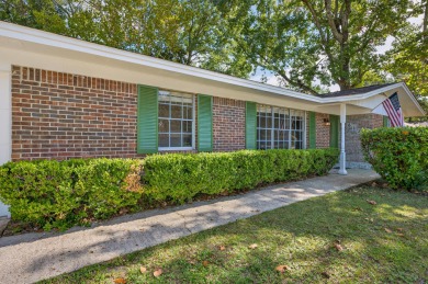 Charming home in Kenwood subdivision!
Welcome to this on Fort Walton Beach Golf Course in Florida - for sale on GolfHomes.com, golf home, golf lot