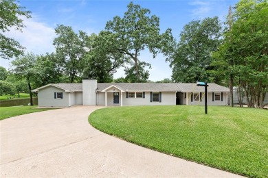 This exceptional property offers 352 feet of platted waterfront on Pinnacle Golf and Boat Club in Texas - for sale on GolfHomes.com, golf home, golf lot