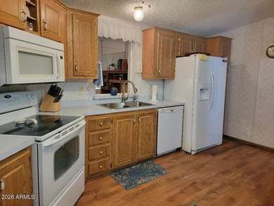 This is a wonderfully furnished 3 bedroom 3 bath home. Great on 3 Parks Fairways in Arizona - for sale on GolfHomes.com, golf home, golf lot