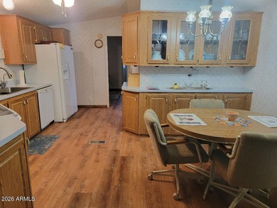 This is a wonderfully furnished 3 bedroom 3 bath home. Great on 3 Parks Fairways in Arizona - for sale on GolfHomes.com, golf home, golf lot