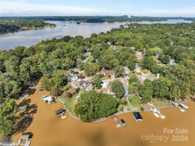 Waterfront Tega Cay on the Peninsula!  Great Cove on Lake Wylie on Tega Cay Golf Club in South Carolina - for sale on GolfHomes.com, golf home, golf lot