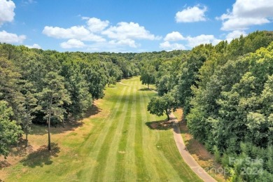 Waterfront Tega Cay on the Peninsula!  Great Cove on Lake Wylie on Tega Cay Golf Club in South Carolina - for sale on GolfHomes.com, golf home, golf lot