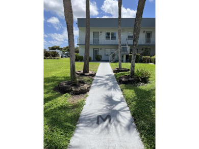OWNER SAYS SELL. Will consider all offers. Freshly painted on Kings Point Golf -Flanders Way in Florida - for sale on GolfHomes.com, golf home, golf lot
