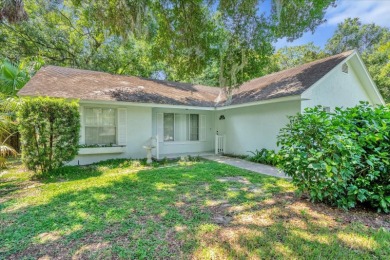 Welcome to your move-in ready oasis in the heart of Mt. Dora! on Mount Dora Golf Club in Florida - for sale on GolfHomes.com, golf home, golf lot