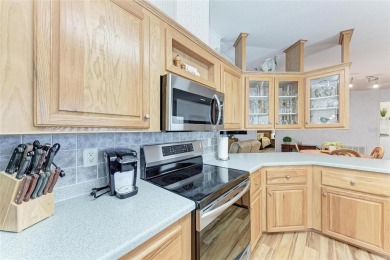 Welcome to this 3-bedroom, 2-bath fully furnished turnkey mobile on Kings Gate Golf Club in Florida - for sale on GolfHomes.com, golf home, golf lot