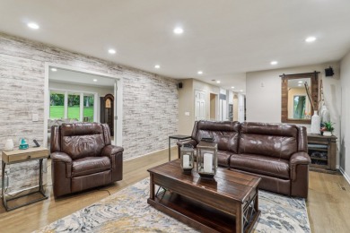 Luxurious Living in Prestigious Turnberry Subdivision  Discover on Turnberry Country Club in Illinois - for sale on GolfHomes.com, golf home, golf lot