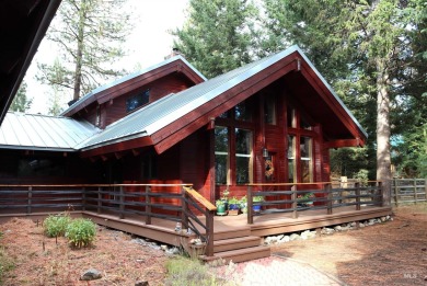 Escape to your dream cabin in beautiful McCall! This charming on McCall Municipal Golf Course in Idaho - for sale on GolfHomes.com, golf home, golf lot