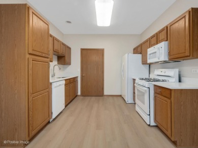 Carillon Ranch Townhome-All one level, Renovated & Refreshed on The Links at Carillon in Illinois - for sale on GolfHomes.com, golf home, golf lot