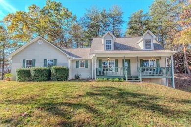 This 3BR/2.5BA traditional style home is 2,735 sq. ft. in the on White Path Golf Club in Georgia - for sale on GolfHomes.com, golf home, golf lot