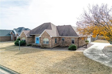 Move in Ready!!! Extremely clean 3BR 2BR brick home located in on Eagle Crest Golf Course in Arkansas - for sale on GolfHomes.com, golf home, golf lot