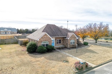 Move in Ready!!! Extremely clean 3BR 2BR brick home located in on Eagle Crest Golf Course in Arkansas - for sale on GolfHomes.com, golf home, golf lot