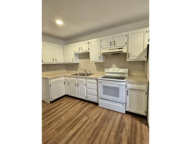This adorable Duplex has been owner occupied and well maintained on Bright Leaf Golf Course in Kentucky - for sale on GolfHomes.com, golf home, golf lot
