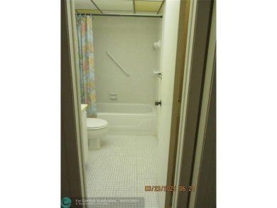 **ALL AGES WELCOME**NEED TLC**BEING SOLD *AS IS* WHERE IS***RUN on Colony West Country Club in Florida - for sale on GolfHomes.com, golf home, golf lot