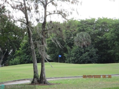 **ALL AGES WELCOME**NEED TLC**BEING SOLD *AS IS* WHERE IS***RUN on Colony West Country Club in Florida - for sale on GolfHomes.com, golf home, golf lot