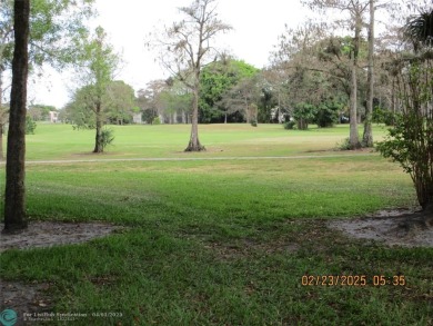 **ALL AGES WELCOME**NEED TLC**BEING SOLD *AS IS* WHERE IS***RUN on Colony West Country Club in Florida - for sale on GolfHomes.com, golf home, golf lot