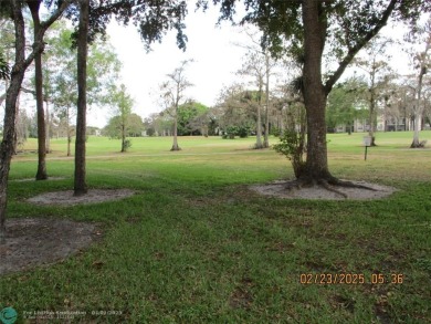 **ALL AGES WELCOME**NEED TLC**BEING SOLD *AS IS* WHERE IS***RUN on Colony West Country Club in Florida - for sale on GolfHomes.com, golf home, golf lot