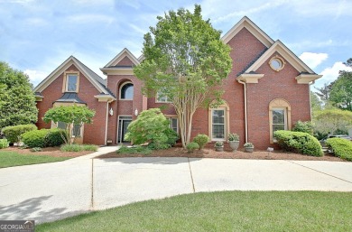 Stunning Golf Course Home on the 17th Tee!  This elegant 4-sides on Canongate On White Oak Golf Course in Georgia - for sale on GolfHomes.com, golf home, golf lot