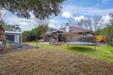 Welcome to this beautifully designed 3-bedroom, 3-bath home on Tanglewood Golf Club in Florida - for sale on GolfHomes.com, golf home, golf lot