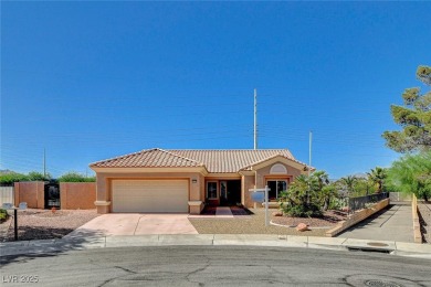 Hard-to-find gem! This 2 Bedroom + DEN, 2 Bath, 2 CAR on Highland Falls Golf Club in Nevada - for sale on GolfHomes.com, golf home, golf lot
