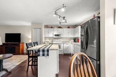Welcome to this charming 2-bedroom, 2-bathroom end unit in the on On Top of the World Golf Course in Florida - for sale on GolfHomes.com, golf home, golf lot