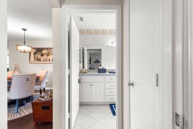 Welcome to this charming 2-bedroom, 2-bathroom end unit in the on On Top of the World Golf Course in Florida - for sale on GolfHomes.com, golf home, golf lot