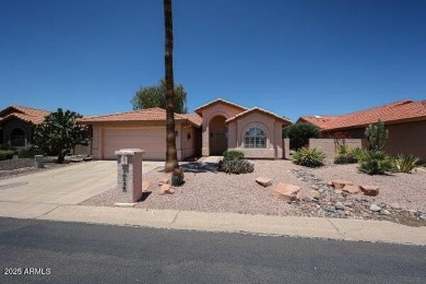 Very Bright Quaint 2BR, 2BA Valencia model in the active adult on Ironwood Golf Club in Arizona - for sale on GolfHomes.com, golf home, golf lot
