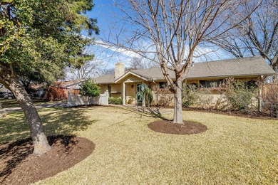 Cute, clean and well maintained - this Benbrook cottage offers a on Pecan Valley Municipal Golf Course in Texas - for sale on GolfHomes.com, golf home, golf lot