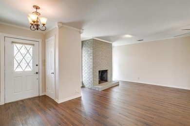 Cute, clean and well maintained - this Benbrook cottage offers a on Pecan Valley Municipal Golf Course in Texas - for sale on GolfHomes.com, golf home, golf lot