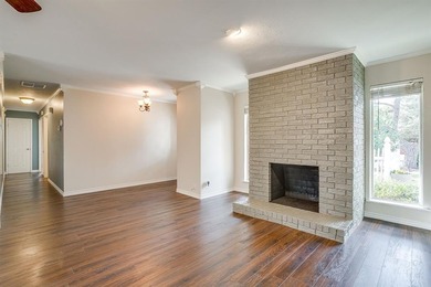 Cute, clean and well maintained - this Benbrook cottage offers a on Pecan Valley Municipal Golf Course in Texas - for sale on GolfHomes.com, golf home, golf lot