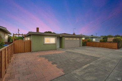 Welcome to 2867 18th Street in San Pablo! This charming on Richmond Country Club in California - for sale on GolfHomes.com, golf home, golf lot
