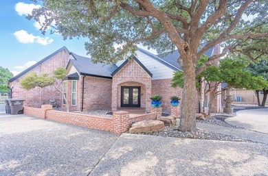 Stunning 4 bed, 3 bath home on the golf course with sweeping on Green Tree Country Club in Texas - for sale on GolfHomes.com, golf home, golf lot