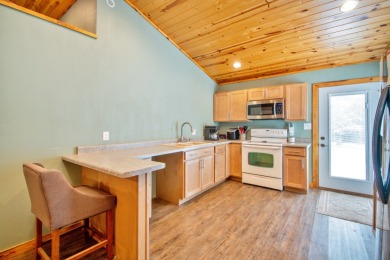 Cozy Cabin Nestled Among Wooded Setting on Oak Run Golf Course in Illinois - for sale on GolfHomes.com, golf home, golf lot