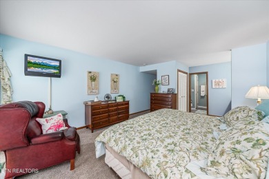 This charming 3-bed, 2-bath townhome boasts a cozy wood-burning on Druid Hills Golf Club in Tennessee - for sale on GolfHomes.com, golf home, golf lot