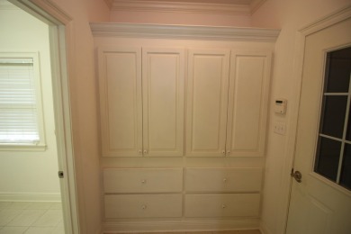 FRESH PAINT throughout! NEW APPLIANCES! MOVE-IN READY! Beautiful on Laurel Country Club in Mississippi - for sale on GolfHomes.com, golf home, golf lot
