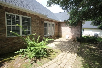 FRESH PAINT throughout! NEW APPLIANCES! MOVE-IN READY! Beautiful on Laurel Country Club in Mississippi - for sale on GolfHomes.com, golf home, golf lot