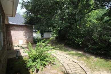 FRESH PAINT throughout! NEW APPLIANCES! MOVE-IN READY! Beautiful on Laurel Country Club in Mississippi - for sale on GolfHomes.com, golf home, golf lot