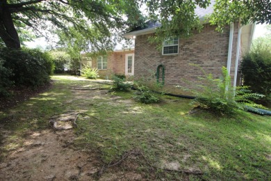 FRESH PAINT throughout! NEW APPLIANCES! MOVE-IN READY! Beautiful on Laurel Country Club in Mississippi - for sale on GolfHomes.com, golf home, golf lot