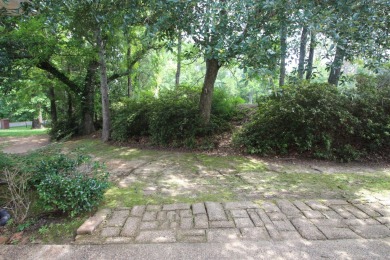 FRESH PAINT throughout! NEW APPLIANCES! MOVE-IN READY! Beautiful on Laurel Country Club in Mississippi - for sale on GolfHomes.com, golf home, golf lot