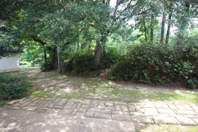 FRESH PAINT throughout! NEW APPLIANCES! MOVE-IN READY! Beautiful on Laurel Country Club in Mississippi - for sale on GolfHomes.com, golf home, golf lot