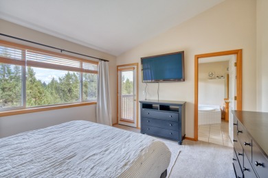 Enjoy this wonderfully located townhome in Eagle Crest Resort on on Eagle Crest Golf Resort - Ridge Course in Oregon - for sale on GolfHomes.com, golf home, golf lot