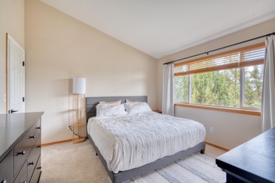 Enjoy this wonderfully located townhome in Eagle Crest Resort on on Eagle Crest Golf Resort - Ridge Course in Oregon - for sale on GolfHomes.com, golf home, golf lot