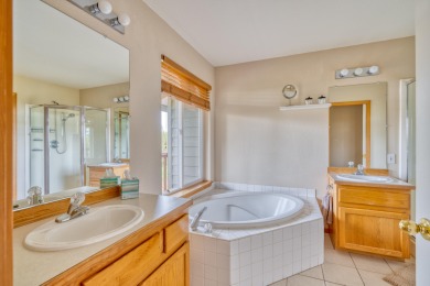 Enjoy this wonderfully located townhome in Eagle Crest Resort on on Eagle Crest Golf Resort - Ridge Course in Oregon - for sale on GolfHomes.com, golf home, golf lot