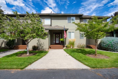 Enjoy this wonderfully located townhome in Eagle Crest Resort on on Eagle Crest Golf Resort - Ridge Course in Oregon - for sale on GolfHomes.com, golf home, golf lot