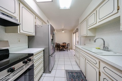 Mid-Century 2BR/1BA townhome in the heart of Sun City on Sun City Lakes West and East in Arizona - for sale on GolfHomes.com, golf home, golf lot