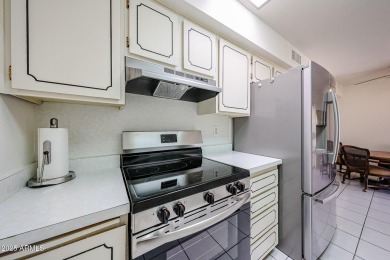 Mid-Century 2BR/1BA townhome in the heart of Sun City on Sun City Lakes West and East in Arizona - for sale on GolfHomes.com, golf home, golf lot