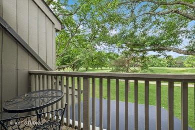 Welcome to this beautifully updated townhome in sought-after on Pine Meadow Golf Club in Illinois - for sale on GolfHomes.com, golf home, golf lot