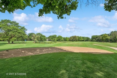 Welcome to this beautifully updated townhome in sought-after on Pine Meadow Golf Club in Illinois - for sale on GolfHomes.com, golf home, golf lot