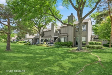 Welcome to this beautifully updated townhome in sought-after on Pine Meadow Golf Club in Illinois - for sale on GolfHomes.com, golf home, golf lot